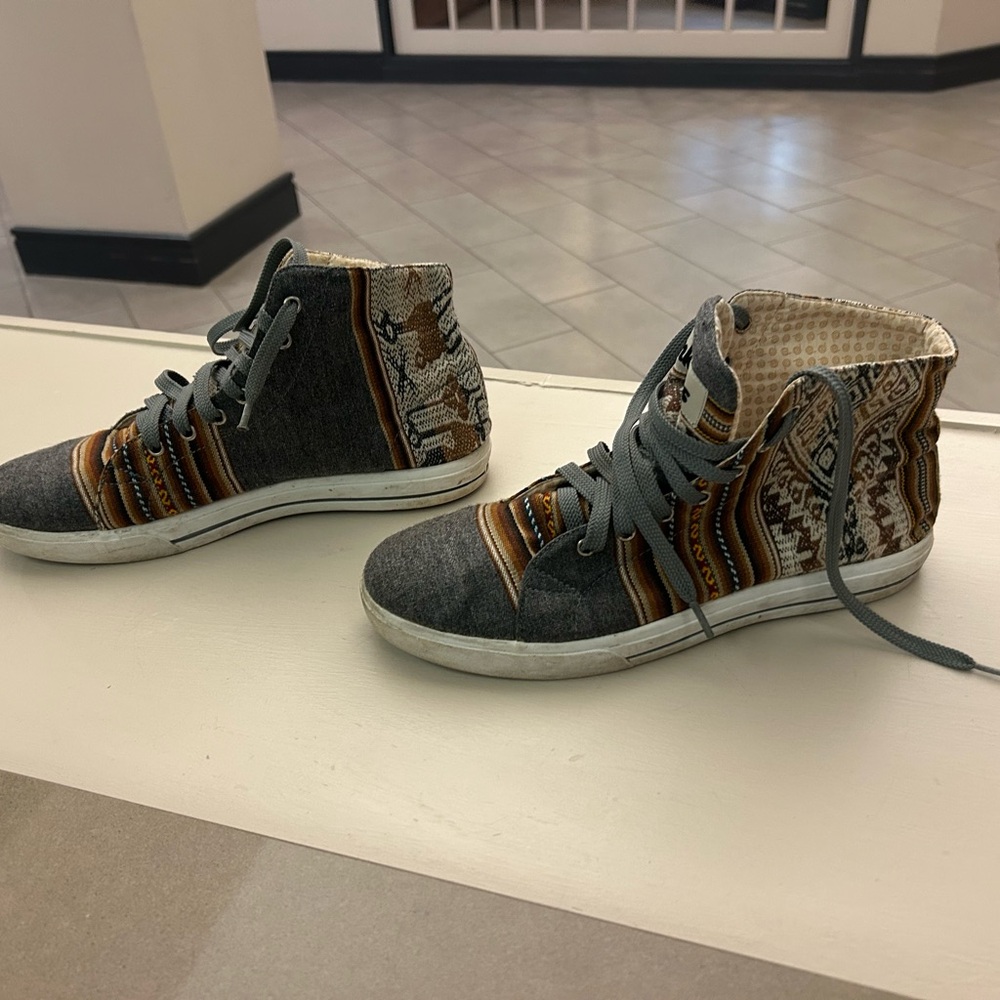 Inkkas Gray and Brown Sneakers with Unique Design